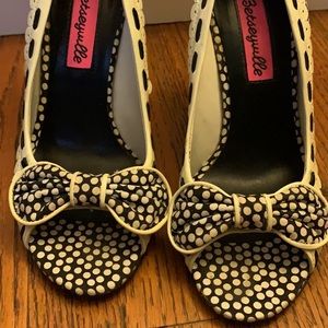 Bestey Johnson cutest heels size 5